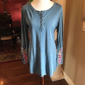 Cotton top with embroidering